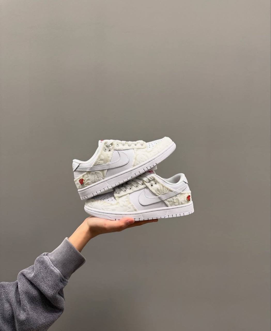 Nike Dunk Low “White Rose”