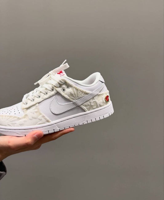 Nike Dunk Low “White Rose”
