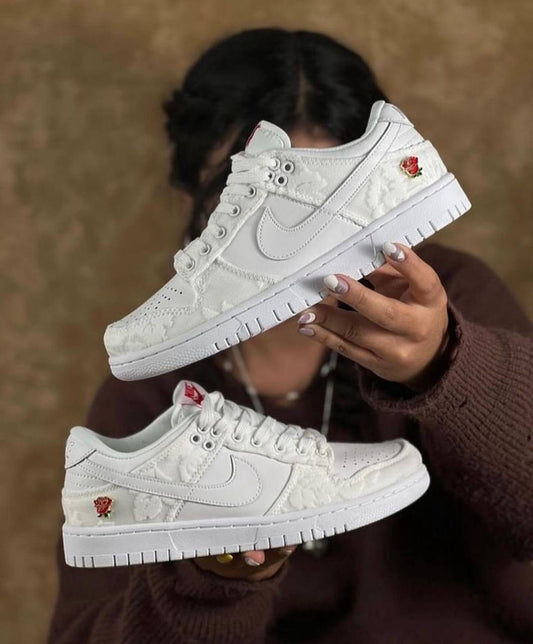 Nike Dunk Low “White Rose”