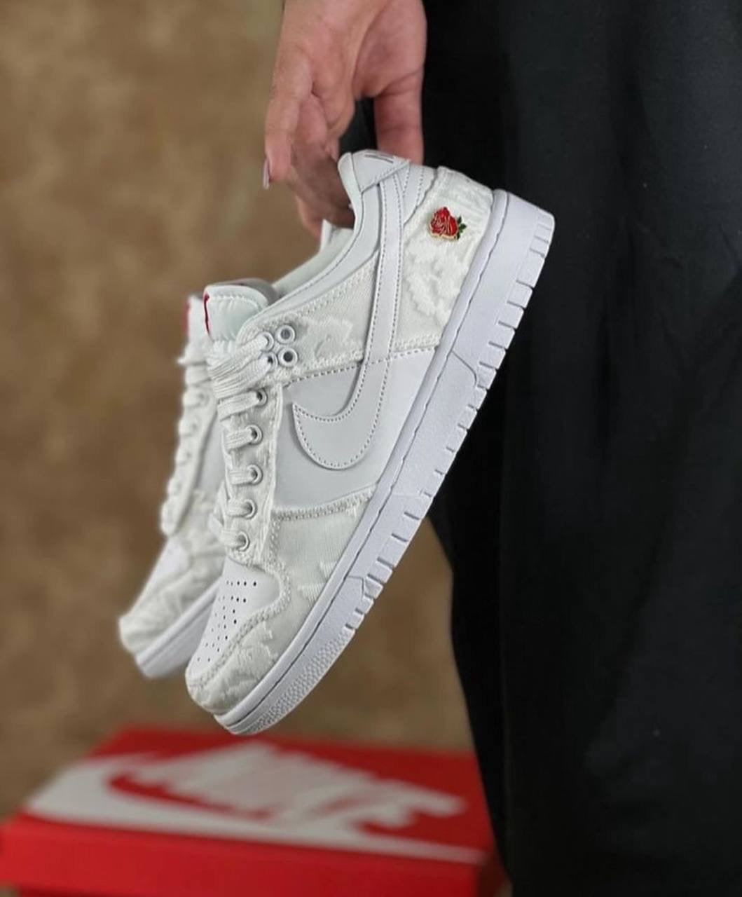 Nike Dunk Low “White Rose”