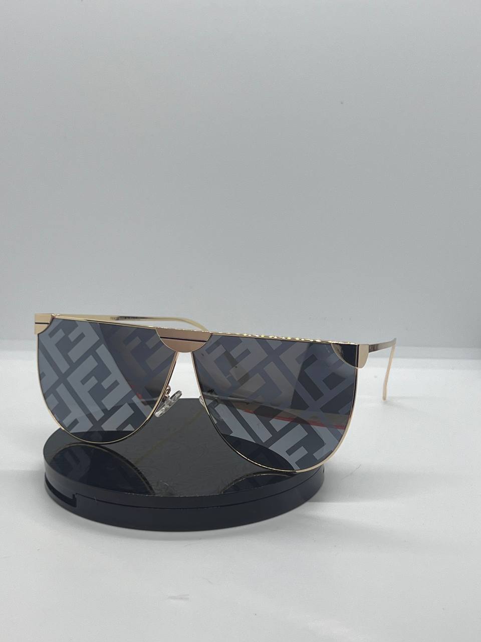 משקפי שמש “Fendi EliteShield״