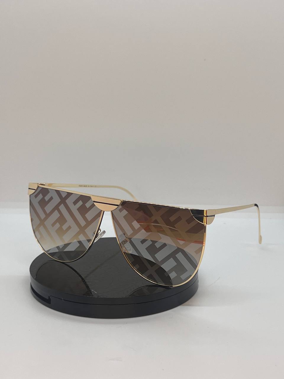 משקפי שמש “Fendi EliteShield״