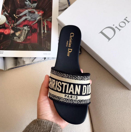 כפכפי DIOR
